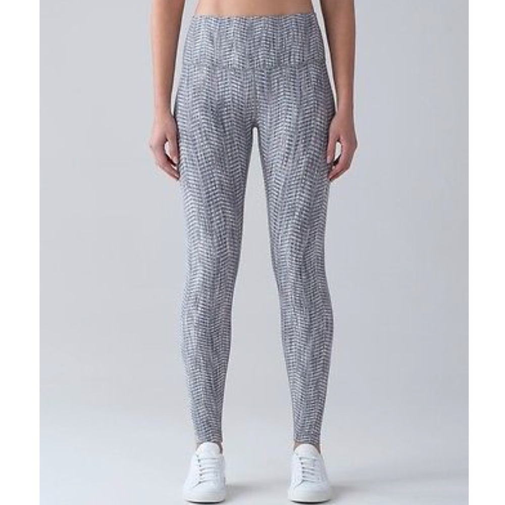 Lululemon size 4 - Wunder Under Jaquard Arrow